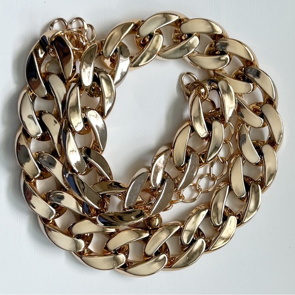 Two Gold Chain Necklaces - Picture 8 of 9